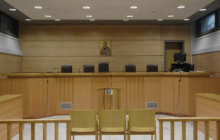 Σήμερα η δίκη της αναισθησιολόγου για τον θάνατο της μικρής Μελίνας – Τι ζητά ο πατέρας