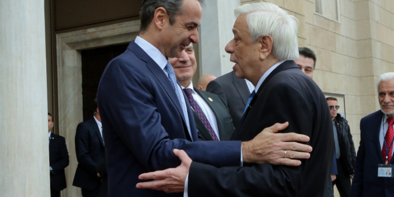 Τετ α τετ Παυλόπουλου- Μητσοτάκη- Ανταλλαγή ευχών στην πρωτοχρονιάτικη δοξολογία