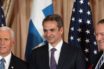 Έπαινοι Πενς και Πομπέο σε χαλαρή ατμόσφαιρα με “γεια μας” και “άσπρο πάτο” (εικόνες)