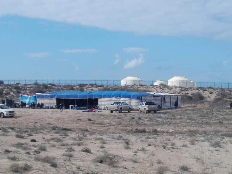 Μπλόκο Λίβυων διαδηλωτών σε λιμάνι: Κατηγορούν τον Σάρατζ ότι πληρώνει μισθοφόρους με έσοδα από το πετρέλαιο