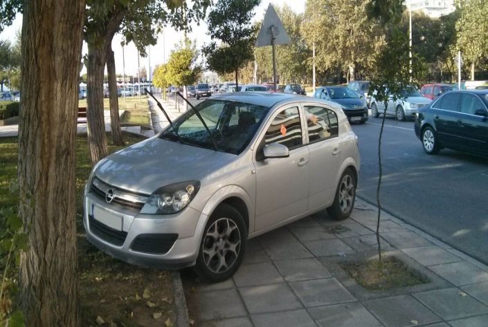 Απίστευτο: Εστάλησαν κλήσεις για παράνομο παρκάρισμα που έκαναν οδηγοί πριν από 20 χρόνια