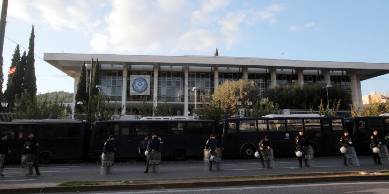 Σε κλοιό προστασίας οι πρεσβείες ΗΠΑ και Ισραήλ υπό τον φόβο Ιρανικών “αντιποίνων”