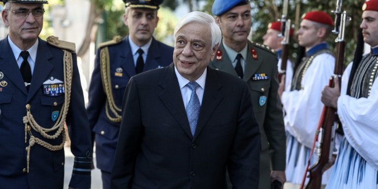 ” Ο Θεός ξέρει”!- Η απάντηση του Προκόπη Παυλόπουλου όταν τον ρώτησαν εάν θα παραμείνει Πρόεδρος της Δημοκρατίας