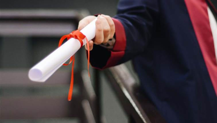 Θύελλα αντιδράσεων για τον διορισμό αποφοίτων κολεγίων στο δημόσιο