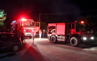 Φωτιά σε εταιρεία γεωργικών μηχανημάτων στη Θεσσαλονίκη (vid)