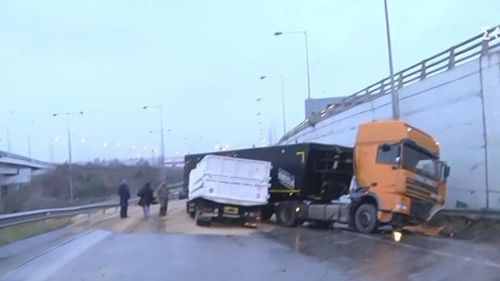 Καραμπόλα 7 οχημάτων στην Εγνατία – Έκλεισε η έξοδος προς Αθήνα