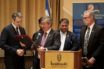 Θερμή υποδοχή Μητσοτάκη από τους ομογενείς – Μήνυμα του πρωθυπουργού στην Άγκυρα