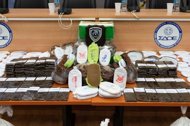Κατασχέθηκε σχεδόν 1,5 τόνος χασίς στον Πειραιά -Τελικός προορισμός η Λιβύη