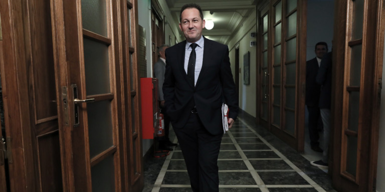 Πέτσας για την συνέντευξη Τσίπρα στο “Βήμα”: Είναι κολλημένος στο χθες