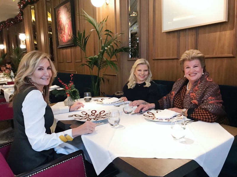 Το γεύμα της Μαρέβας Μητσοτάκη στις συζύγους Αναστασιάδη και Νετανιάχου (φωτογραφίες)