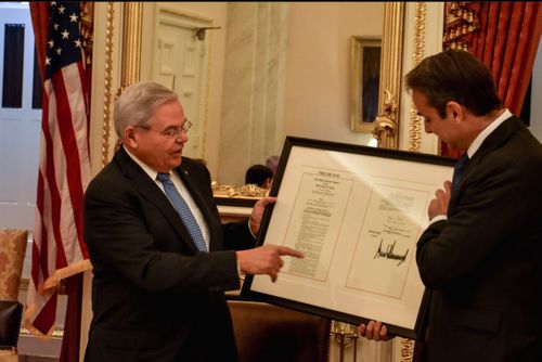 Επαφές Μητσοτάκη με αμερικανούς γερουσιαστές (foto)