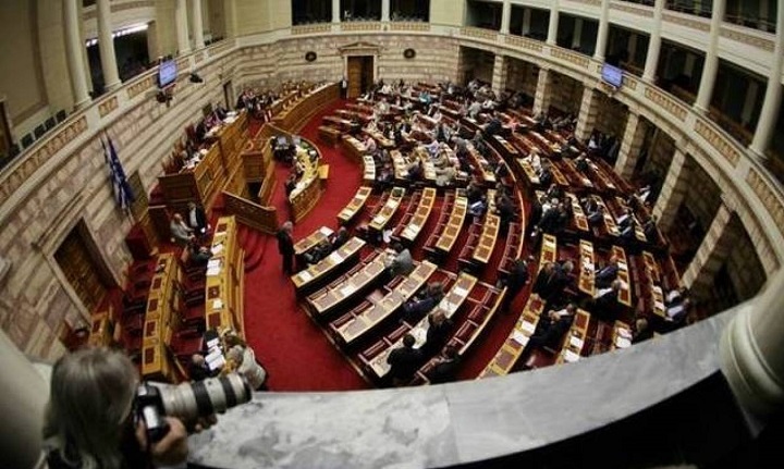 ΒΟΥΛΗ LIVE Η ονομαστική ψηφοφορία επί της θυελλώδους τροπολογίας για το ποδόσφαιρο