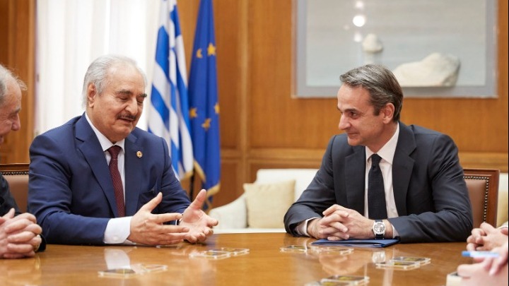 Μητσοτάκης, Χάφταρ, Μέρκελ: Οι διάλογοι και το τηλεφώνημα για την Λιβύη