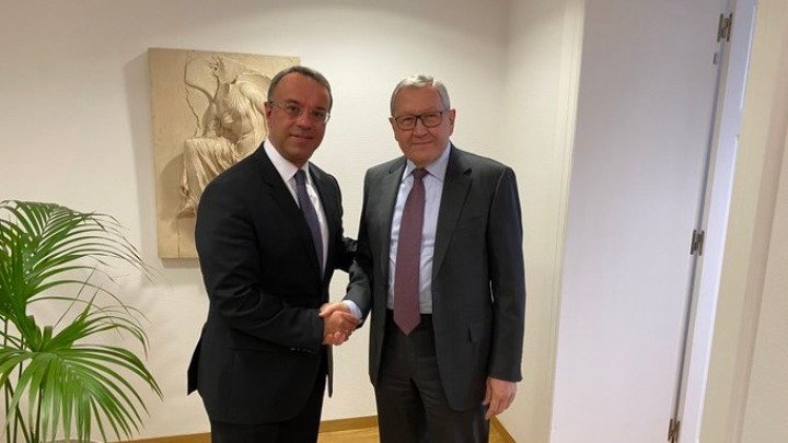 Κλάους Ρέγκλινγκ: Πιο θετικές οι τελευταίες ενδείξεις για την ελληνική οικονομία σε σχέση&hellip;