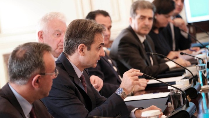 Υπουργικό: Συγχαρητήρια Μητσοτάκη σε Χρυσοχοΐδη και Σταϊκούρα για Εξάρχεια και ομόλογο