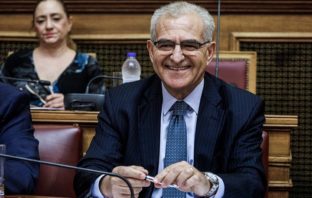 Νέο “χτύπημα” του “άριστου” Διαματάρη με βολές κατά της κυβέρνησης – “Γιατί κύριοι… “