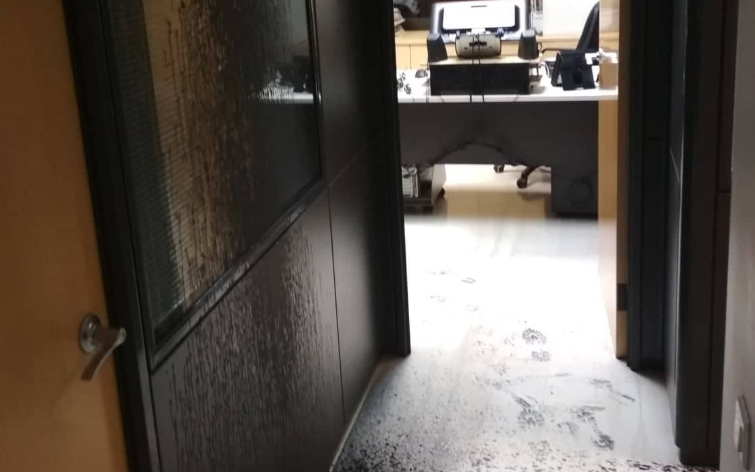 Η στιγμή της εισβολής του Ρουβίκωνα σε “Espresso” και “Δημοκρατία” – Γνώριζαν τον…