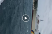 Το πλοίο “Πρωτεύς” προσάραξε στα αβαθή – Καρέ καρέ η επιχείρηση αποκόλλησης (vid)