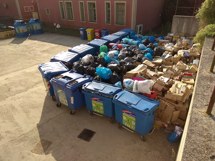 Σκουπίδια: Έξι διαφορετικοί κάδοι στο σπίτι και στη γειτονιά