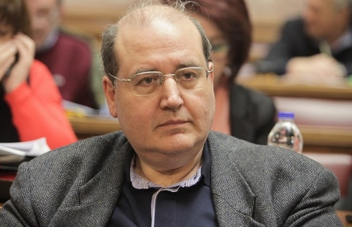 Φίλης κατά Ιεράς Συνόδου για τις αμβλώσεις: “Χρησιμοποιεί επιχειρήματα του 1986”