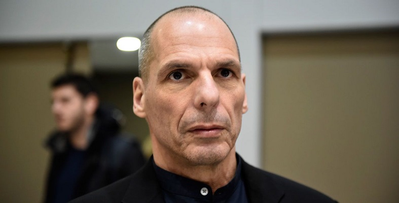 Ο Βαρουφάκης απαντά στην αυτοκριτική του ΣΥΡΙΖΑ: Θέλουν να απολογηθούν για το ότι παραδόθηκαν στην τρόικα