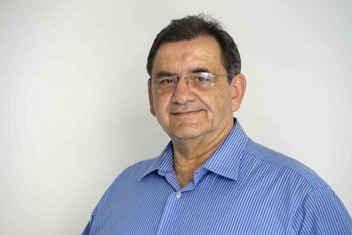 Ο μετεωρολόγος Θοδωρής Καλυδάς απαντά με σκίτσο σε όσους μιλούν για πολλές χιονοπτώσεις….