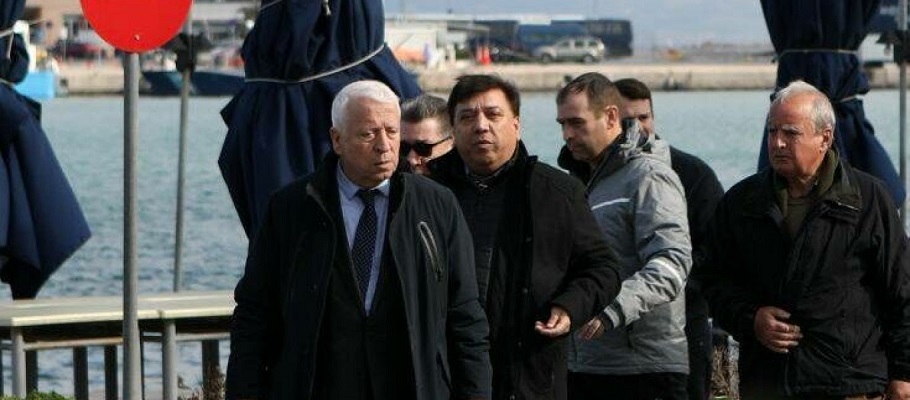 Στα άκρα η κόντρα Μαξίμου- Μουτζούρη – “Γραφικό και επικίνδυνο” τον αποκαλεί ο…