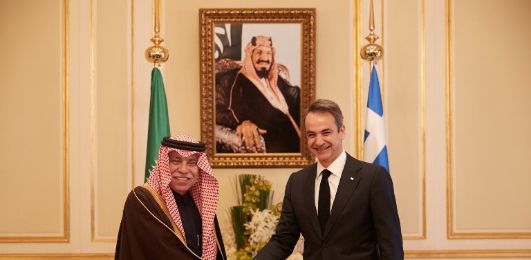 Στη Σαουδική Αραβία ο πρωθυπουργός – Γεύμα με τον βασιλιά Αλ Σαούντ