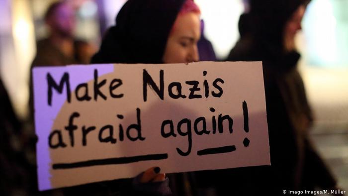 Η Γερμανία τρομάζει μπροστά στην έκρηξη ρατσισμού- Μέρκελ: “Το μίσος είναι δηλητήριο”