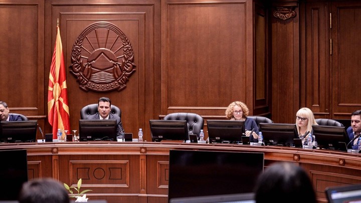 Βόρεια Μακεδονία: “Απολύθηκε” μετά από θυελλώδη συνεδρίαση της Βουλής η υπ.Εργασίας του VMRO