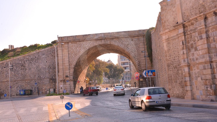 Ηράκλειο: 14χρονη έπεσε από τα Ενετικά Τείχη – Νοσηλεύεται σε κρίσιμη κατάσταση