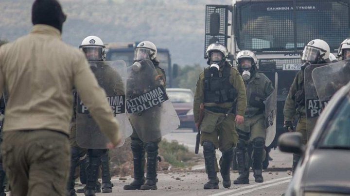 Χίος: Εικόνες χάους άφησαν πίσω τους τα ΜΑΤ – Έρευνα για τις επιθέσεις&hellip;