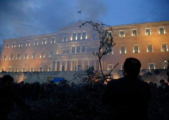 Από τον Τόμσεν, στις Πρέσπες και τον Ινφαντίνο: Μια “κοινωνική συνοχή”- λάστιχο