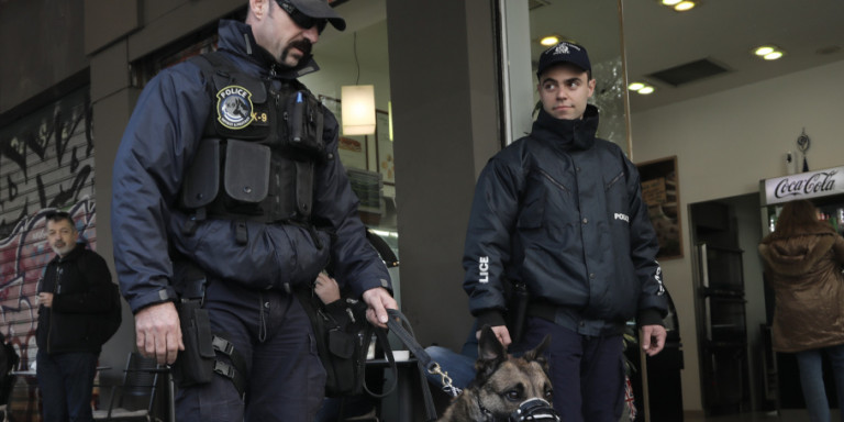 Περιπολίες με αστυνομικούς σκύλους στα Εξάρχεια