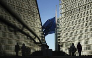 Κομισιόν: Ανάπτυξη 2,2% το 2019, 2,4% φέτος και κοντά στο 2% το 2021 – Η ανεργία η υψηλότερη στην Ευρωζώνη