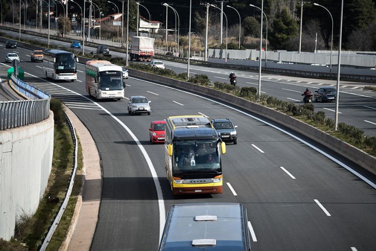 Κάμερες σε λεωφορειολωρίδες, αυστηρές ποινές για ΛΕΑ