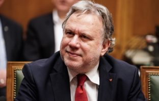 Στο χειρουργείο ο Γιώργος Κατρούγκαλος μετά τον τραυματισμό του