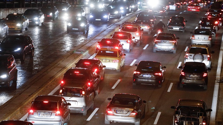 Τροχαίο ΤΩΡΑ στην Ποσειδώνος – Ατελείωτο μποτιλιάρισμα