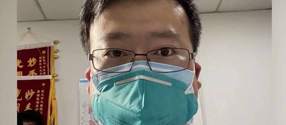 Κίνα: Ξέσπασμα μετά το θάνατο του γιατρού που είχε προειδοποιήσει για την επιδημία του κοροναϊού (vid)