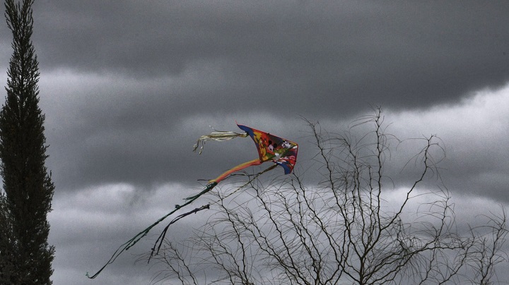 Κακοκαιρία με πτώση θερμοκρασίας, καταιγίδες και χιόνια – Άστατος ο καιρός το τριήμερο