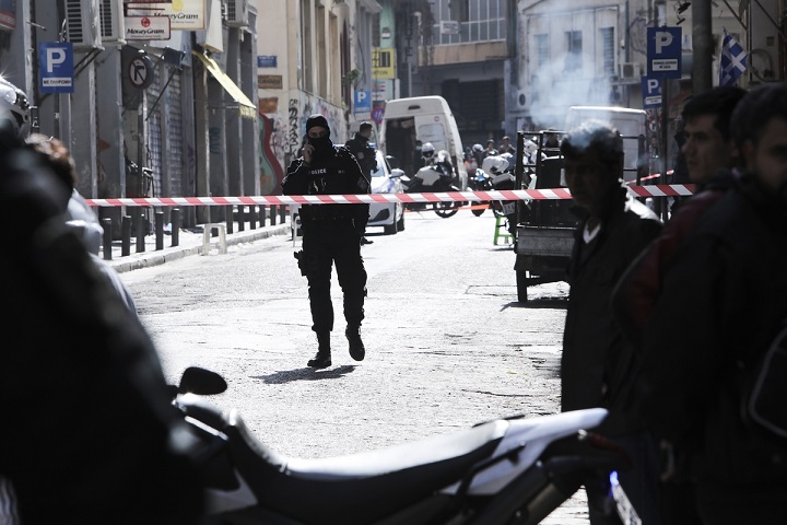 Αστυνομική επιχείρηση στην Μενάνδρου μετά την αιματηρή συμπλοκή