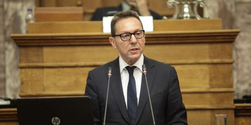 Στουρνάρας: Πρέπει να ρίξουμε όλα τα όπλα μας στα “κόκκινα” δάνεια