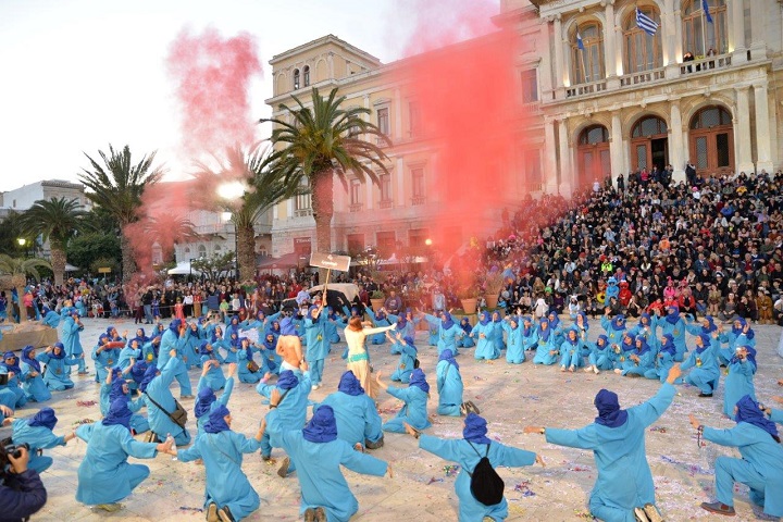 Κοροναϊός στην Ελλάδα: Αντιδράσεις για την απαγόρευση των καρναβαλιών – Πυρά κατά Κικίλια