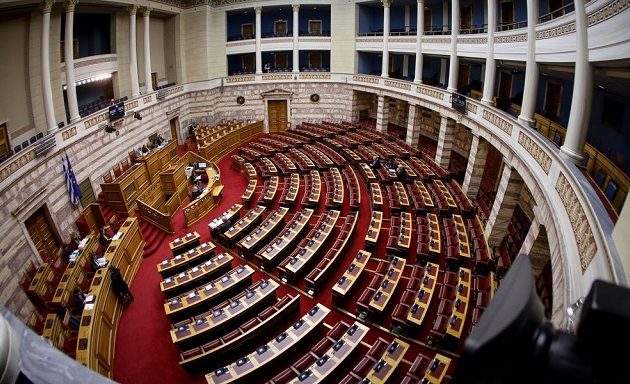 Πολιτικός αποκάλυψε ότι το κινητό του παρακολουθείται από τη γυναίκα του