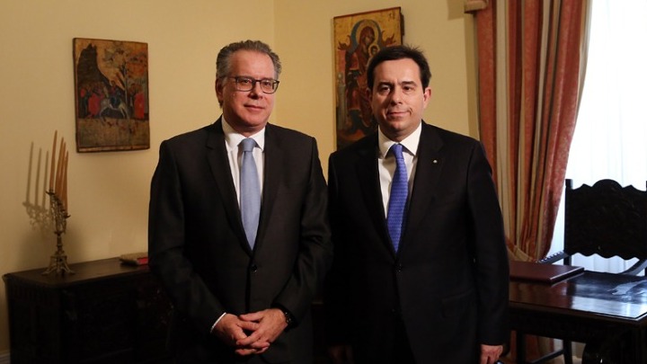 Μηταράκης, Κουμουτσάκος με Ζεεχόφερ στο Βερολίνο- Στο τραπέζι τα κλειστά κέντρα και η κατανομή προσφύγων στην Ε.Ε