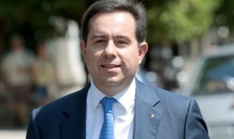 Ν. Μηταράκης: Ολοκληρώθηκε η πρώτη φάση των εργασιών για τις κλειστές δομές σε Χίο και Μυτιλήνη