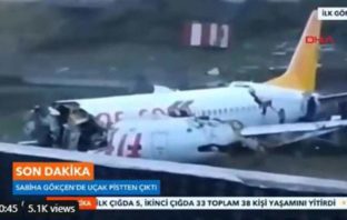LIVE- Τουρκία: Αεροπλάνο κόπηκε στα τρία στην Κωνσταντινούπολη! – Σώοι οι επιβάτες (vid)