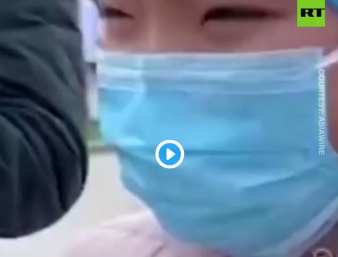 Κίνα: Μητέρα σε καραντίνα “αγκαλιάζει” την 9χρονη κόρη της – Το συγκινητικό βίντεο που κάνει το γύρο του διαδικτύου (vid)