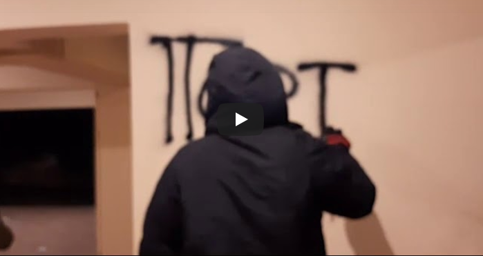 Συνθήματα και τρικάκια από τον Ρουβίκωνα στο σπίτι του Πορτοσάλτε (vid)