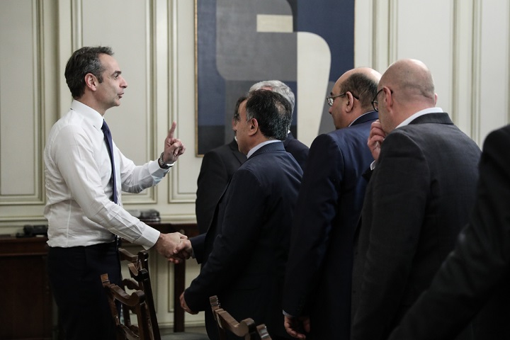 Προσφυγικό: Αναζητείται διέξοδος μετά το φιάσκο – Επίσκεψη Μητσοτάκη στα νησιά, με πιλότο τη Σάμο